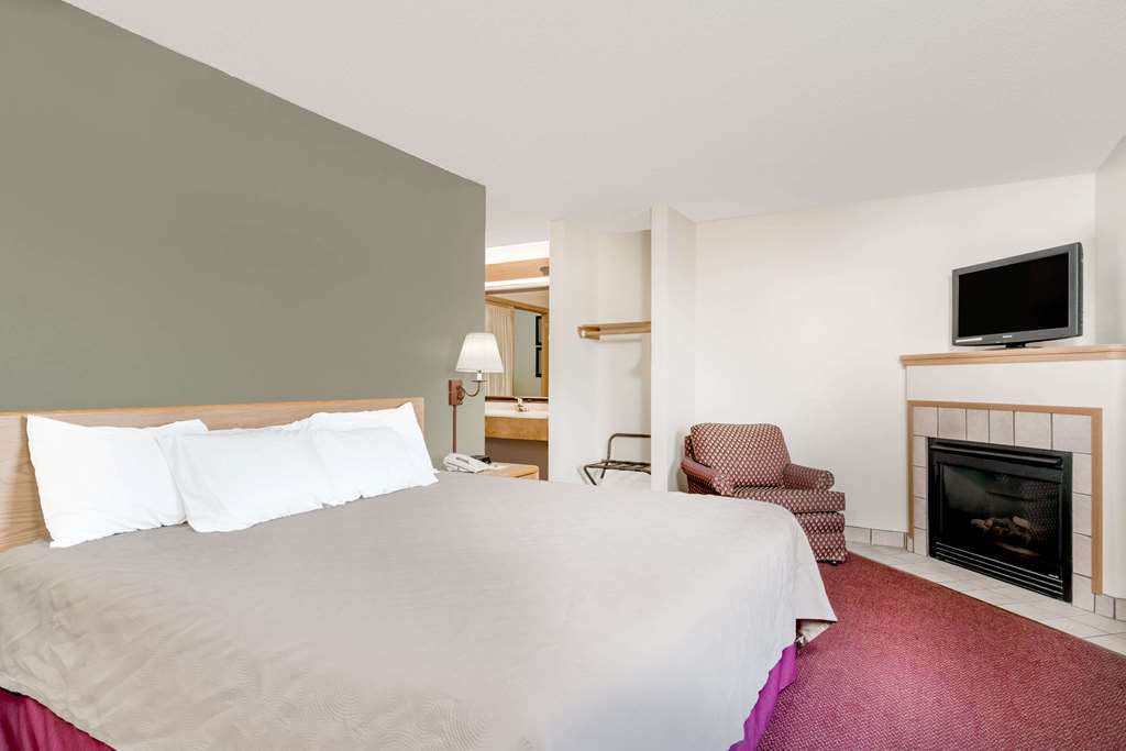 Moose Lake Lodge & Suites Quarto foto